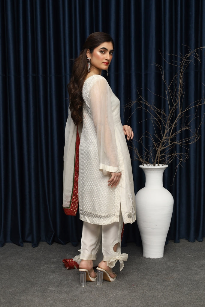 Ivory Elara - Liore Fashion