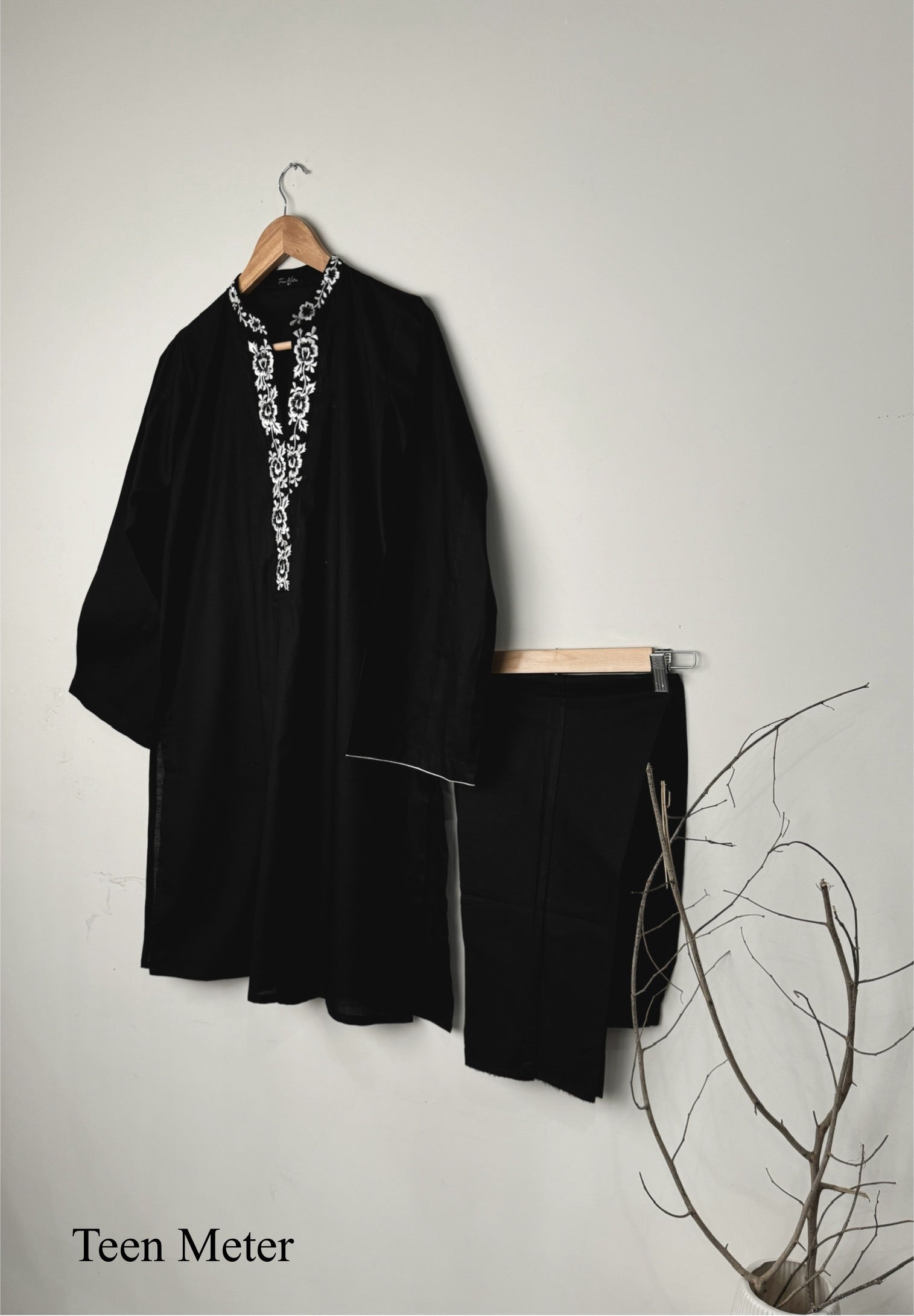Black 2pc Emb "Lawn" - Teen Meter