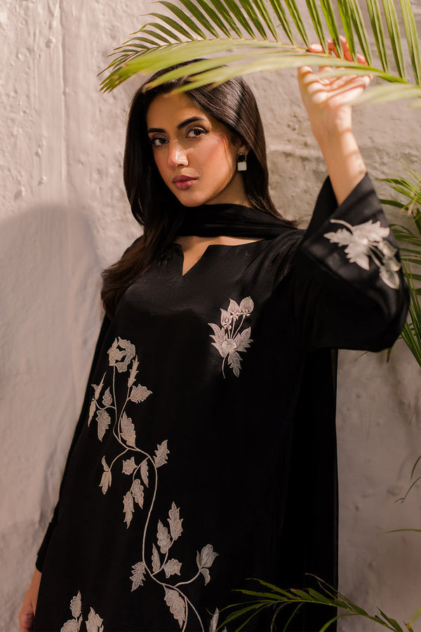 Black Petal - Urban Haya