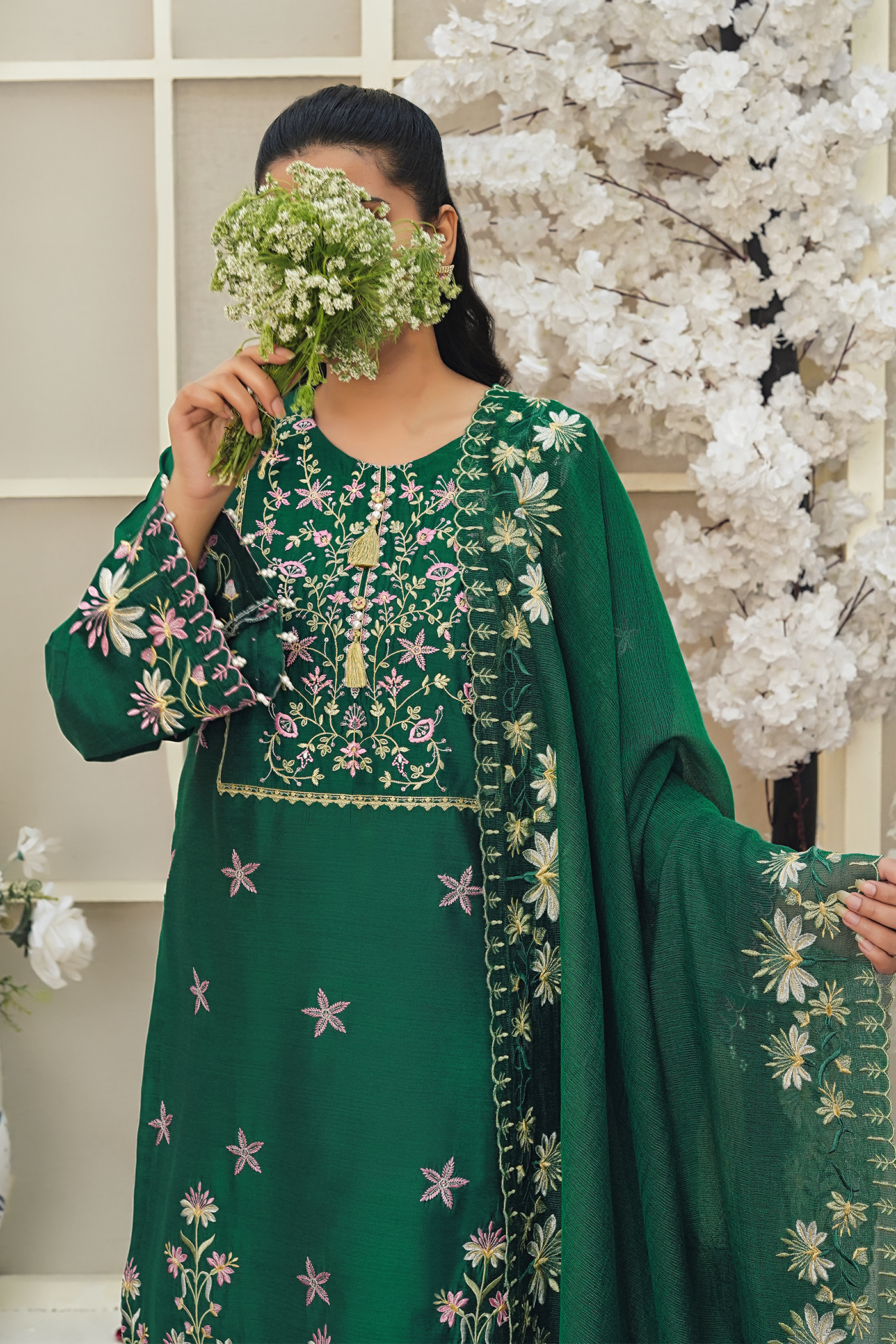 Mahnur - Tasneem Shamim