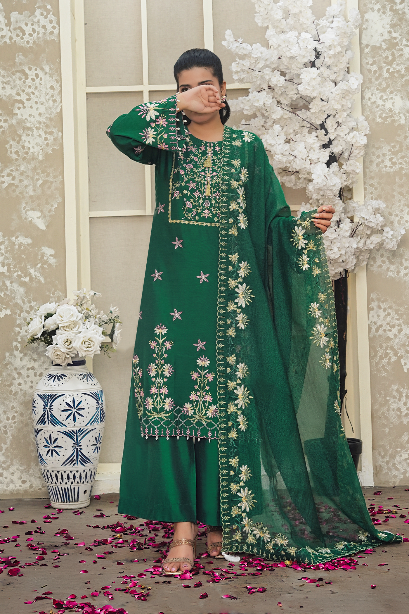 Mahnur - Tasneem Shamim