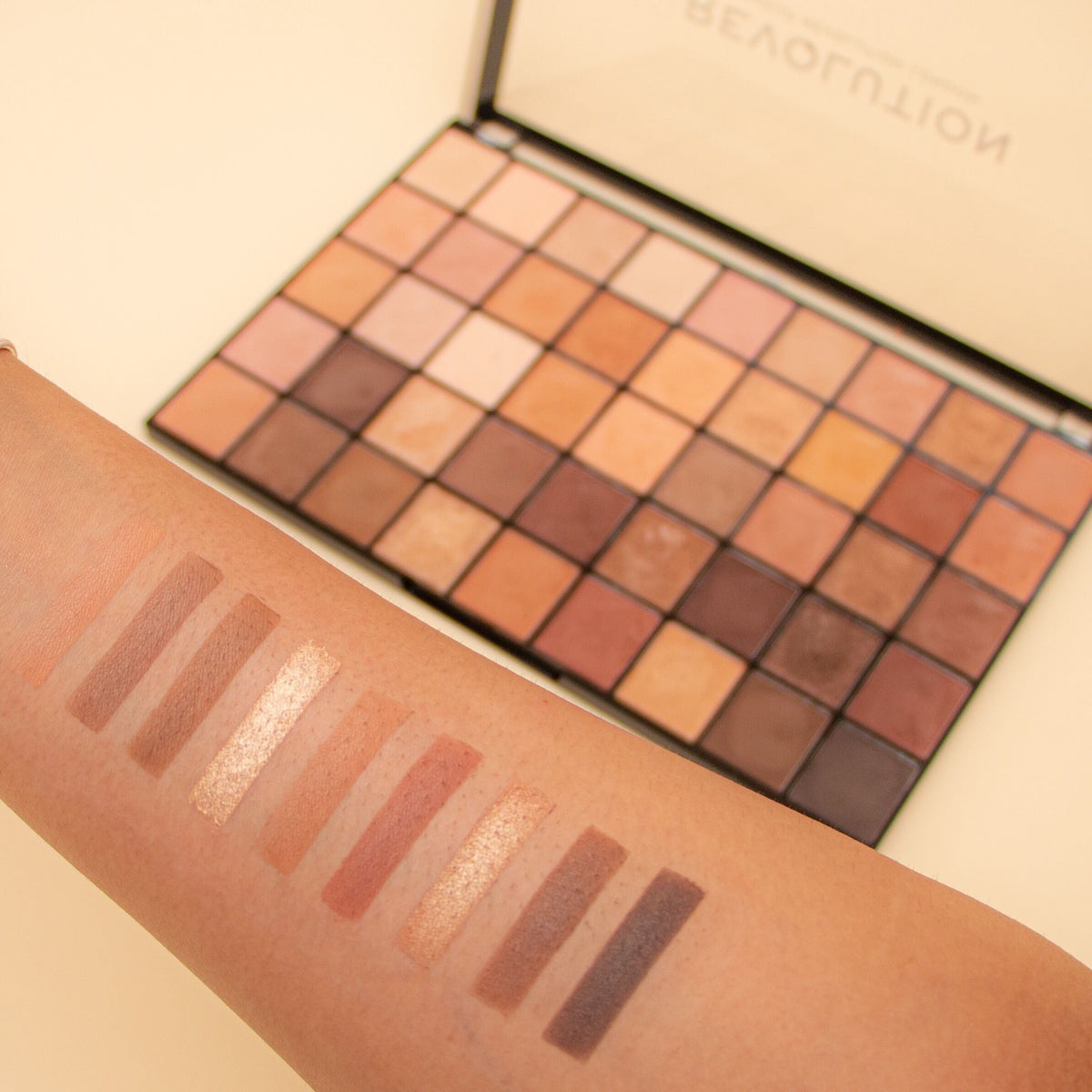 Makeup Revolution Maxi Reloaded Eyeshadow Palette Nudes