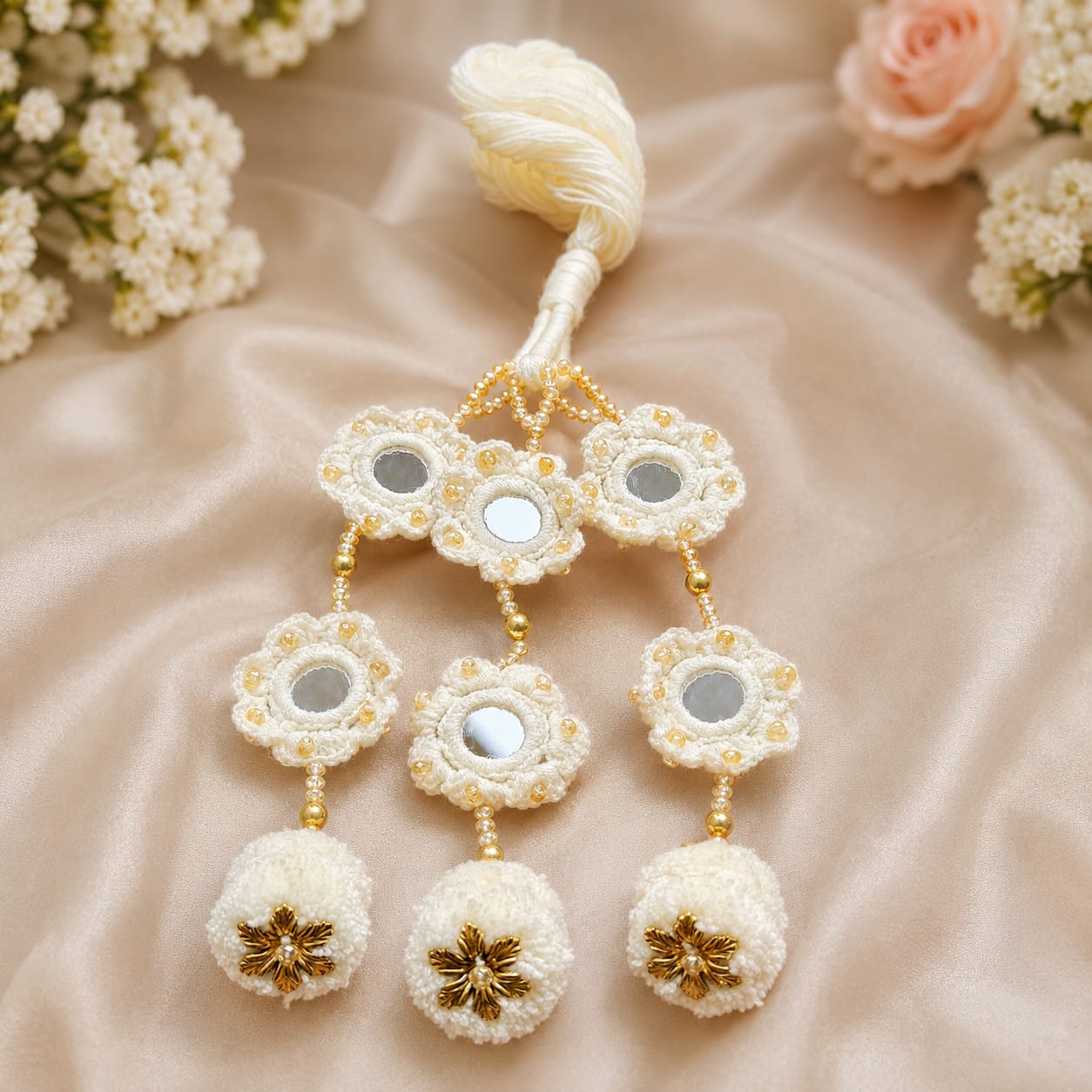 White Handmade Paranda - Mala kangan