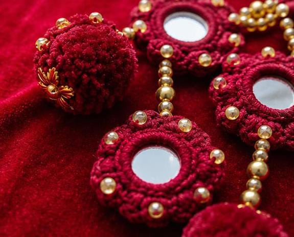 Mehroon Hand-Made Paranda - Mala Kangan