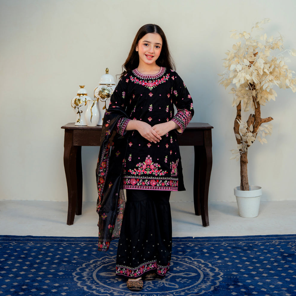 Embroidered Cotton Lawn Suit –Siyah