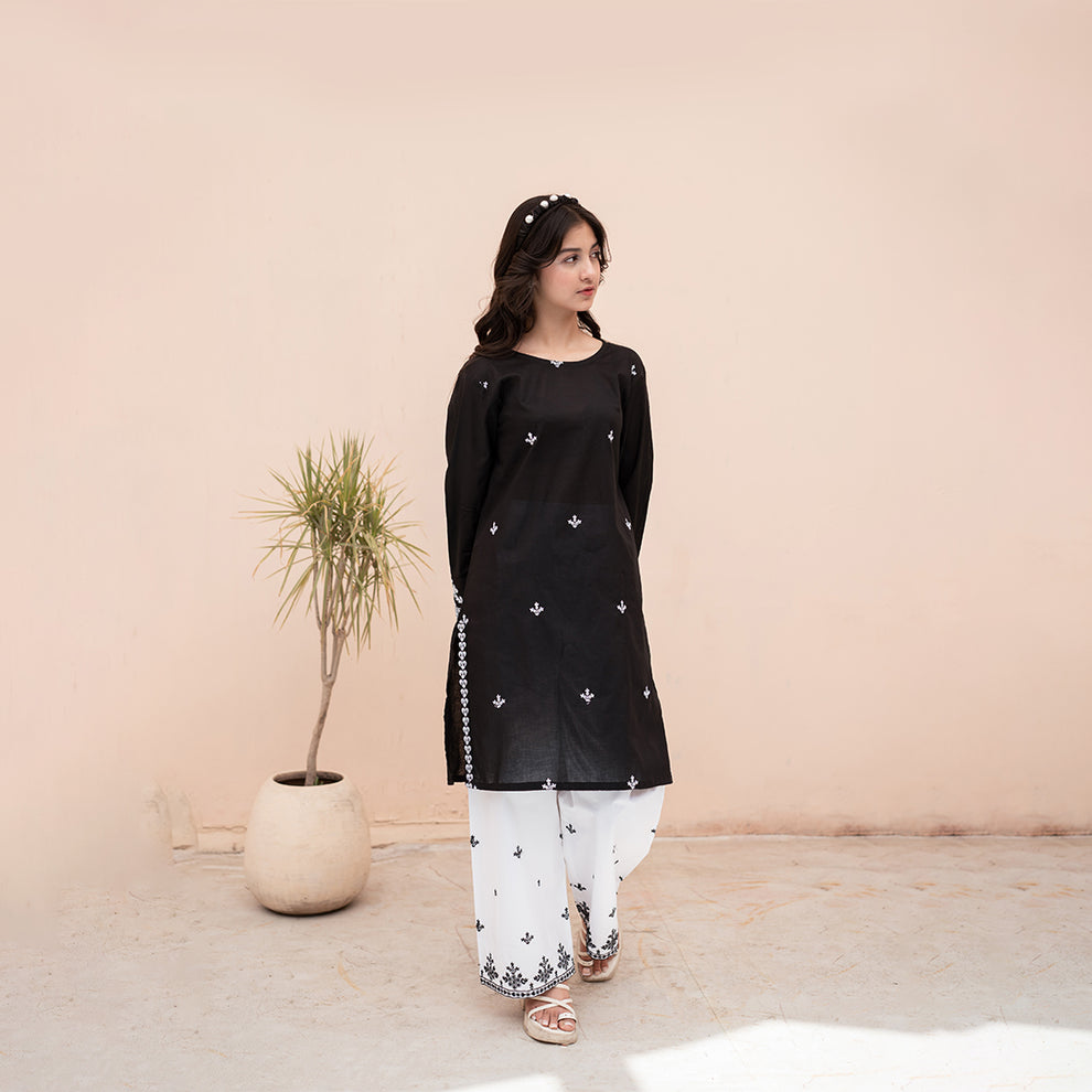 Embroidered Cotton Lawn Suit – Naqsh