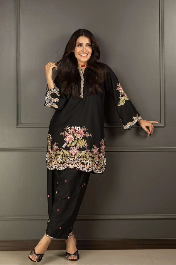 Nooran Embroidered 2PC Suit
- Urban Haya