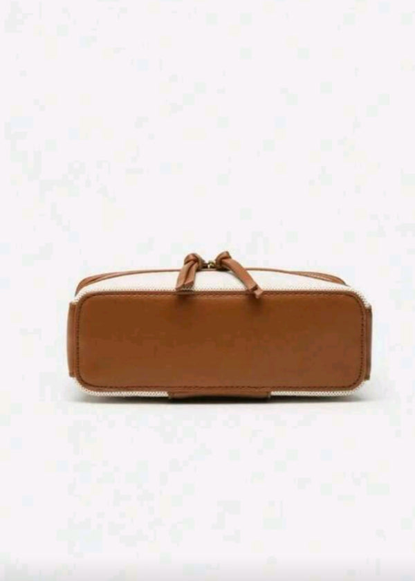 This New Stylish And Classic Square Hand Bag -  Shahzahra
