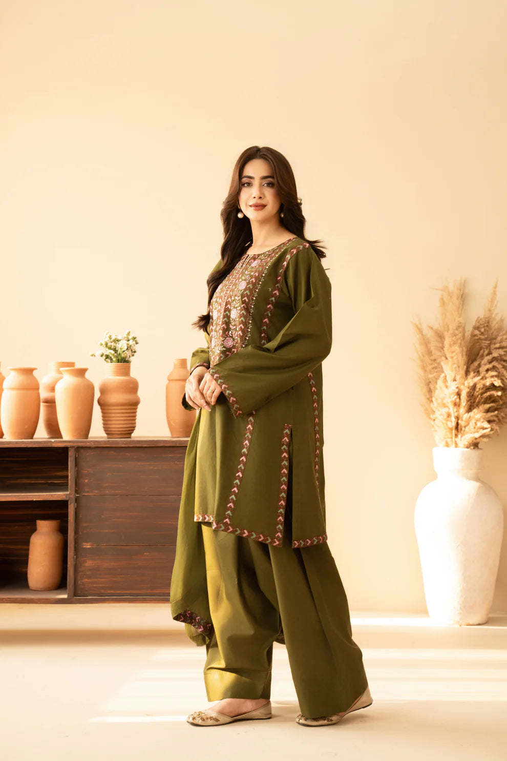 Areeba Embroidered 3PC Suit
- Urban Haya