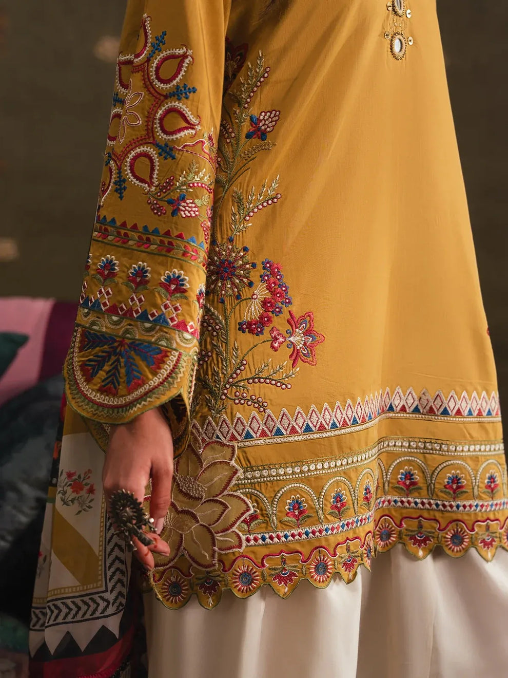 Sunehri 3 Piece Stitched - Tawakal Closet
