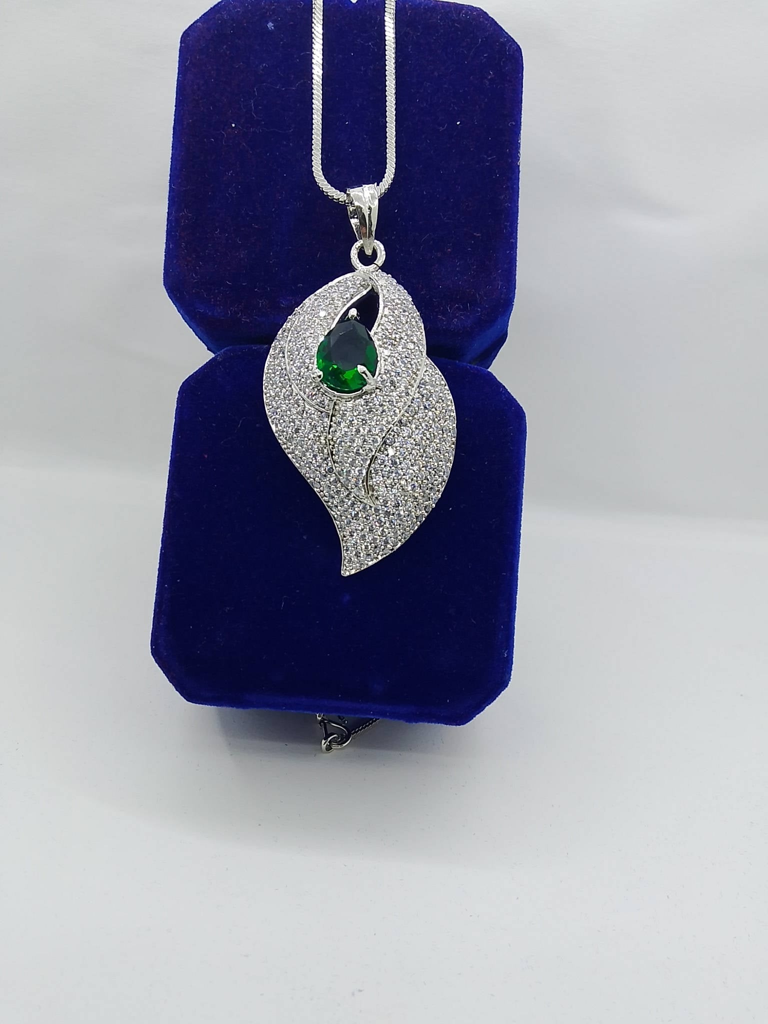 Elegant Green Stone Leaf Pendant Premium Artificial Necklace - Hina Jewellery