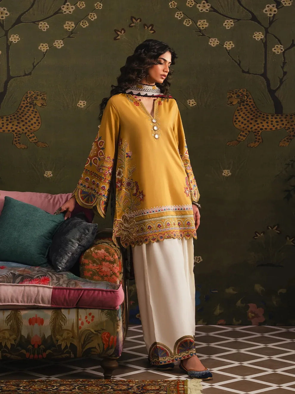 Sunehri 3 Piece Stitched - Tawakal Closet