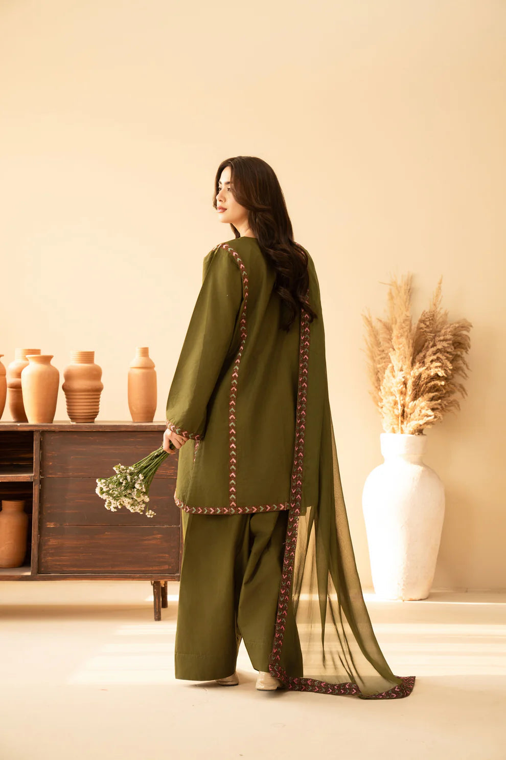 Areeba Embroidered 3PC Suit
- Urban Haya