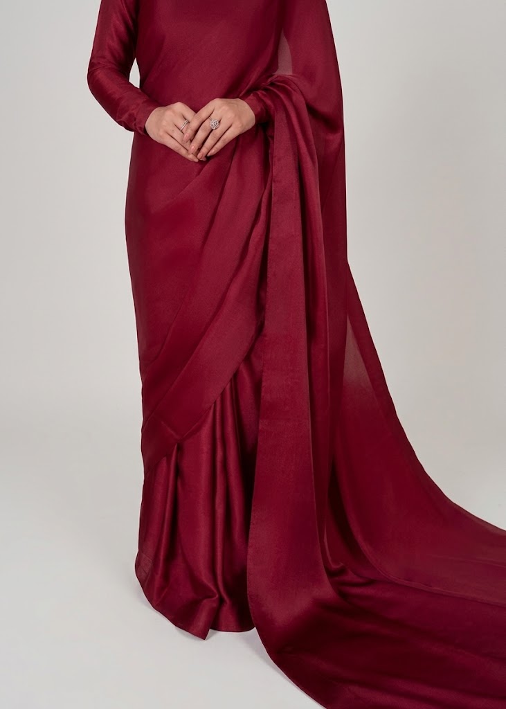 Bold Neckline Shape Blouse with Chiffon Saree Without Lace - Pachrangi