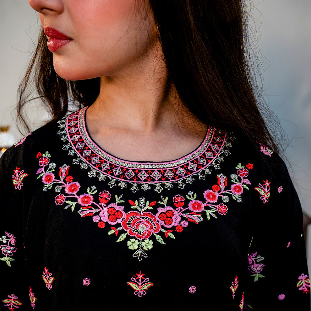 Embroidered Cotton Lawn Suit –Siyah