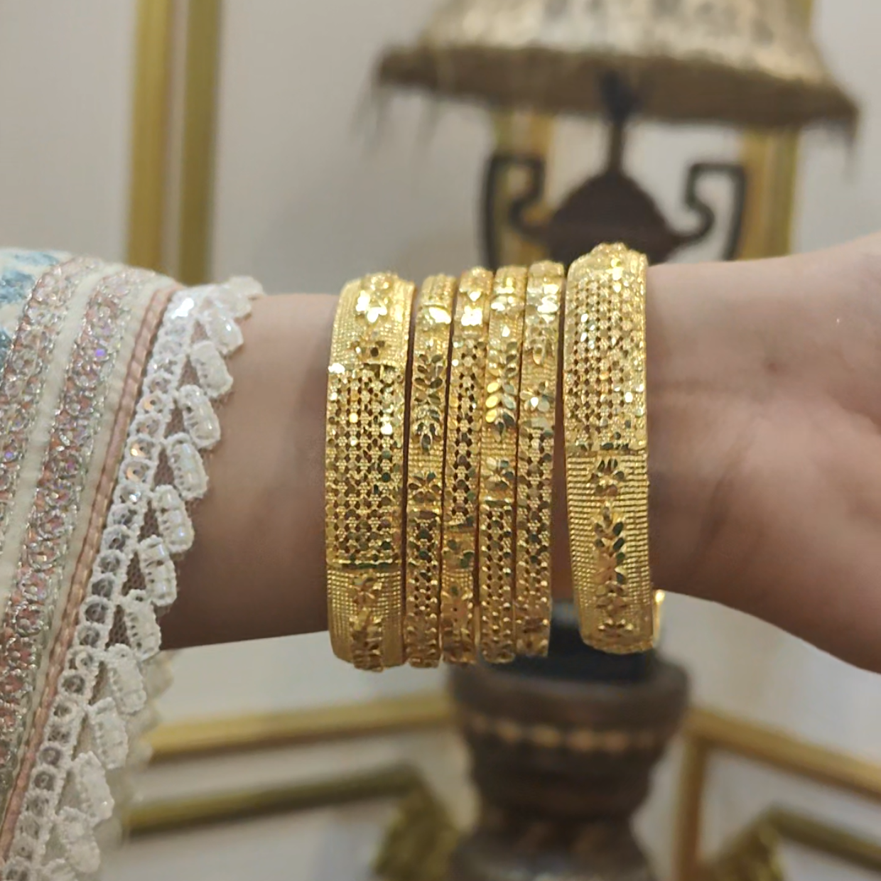 6'Pcs Madrasi Design Gold Plated Bridal Kangan - Aloro Jewels