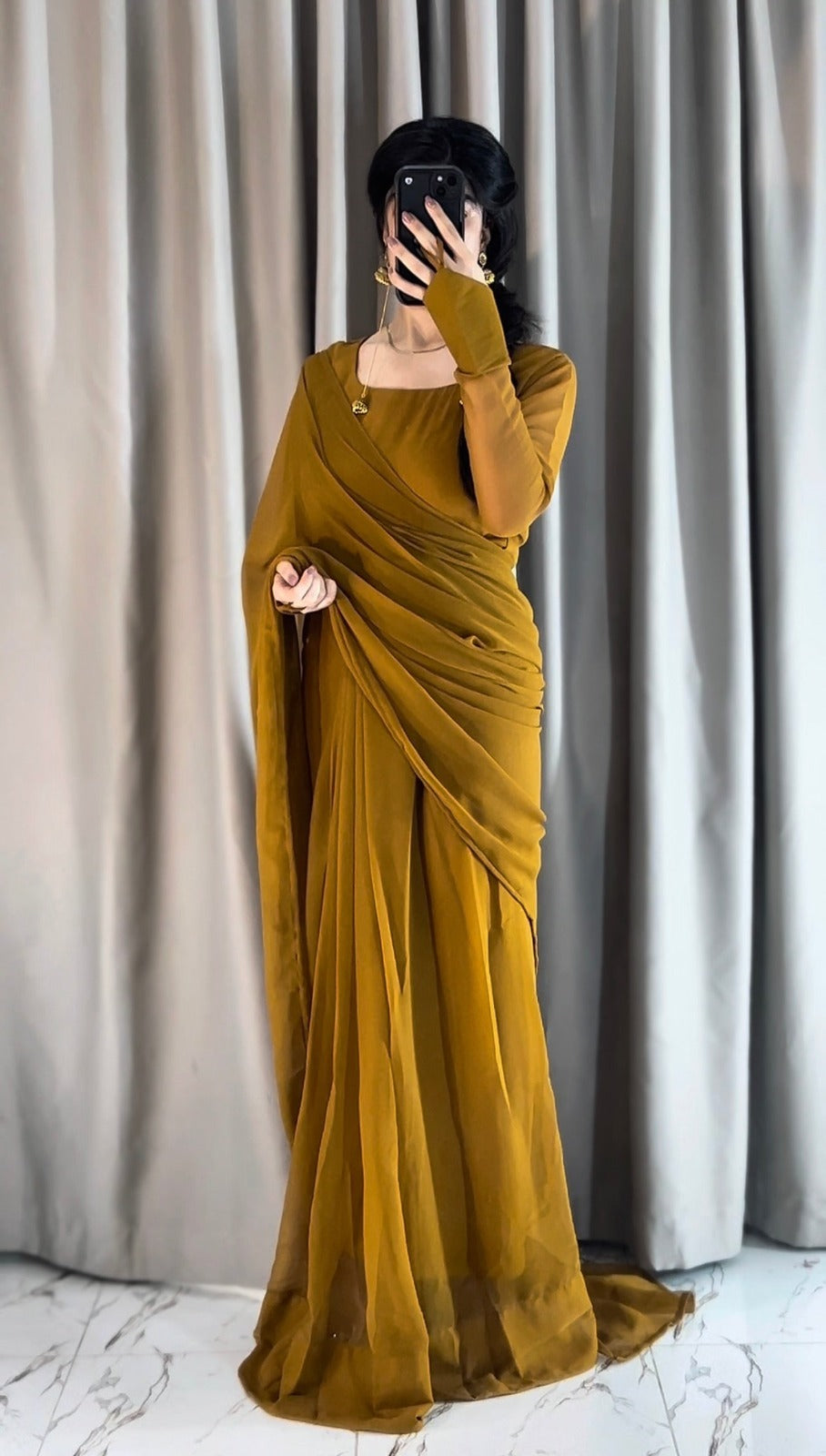 Round Neckline Shape Blouse with Chiffon Saree - Pachrangi