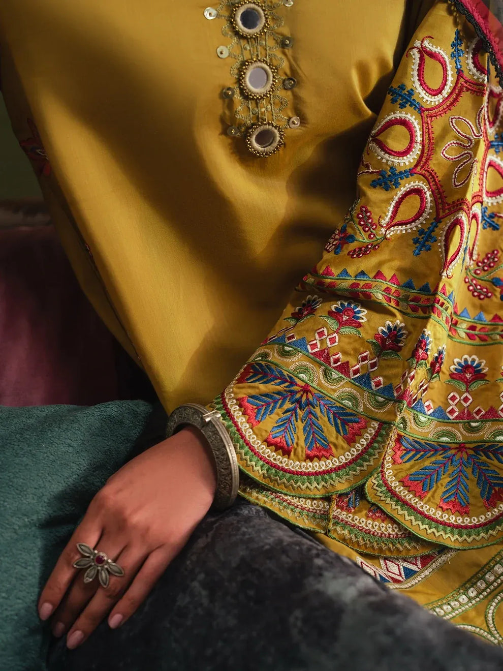 Sunehri 3 Piece Stitched - Tawakal Closet