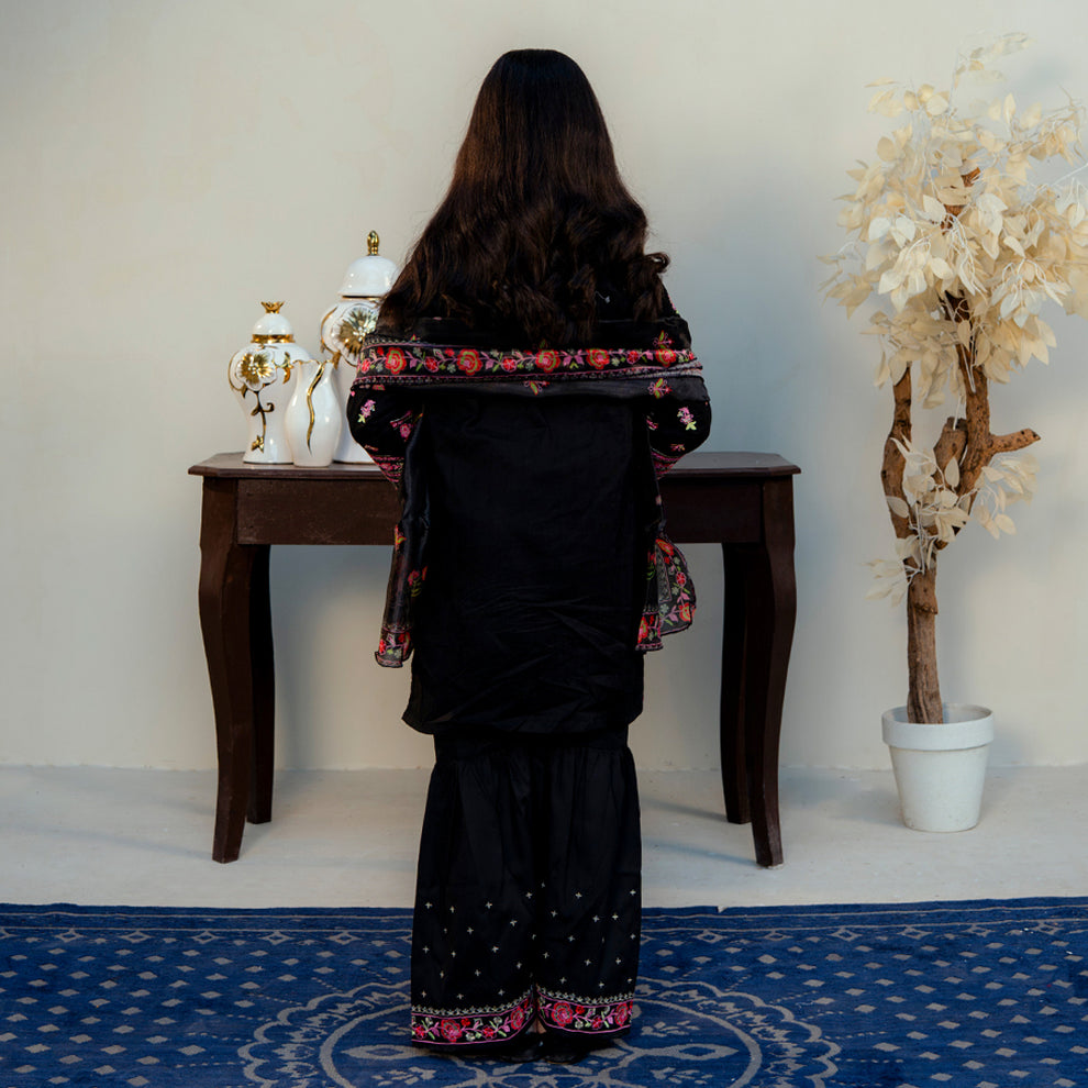 Embroidered Cotton Lawn Suit –Siyah