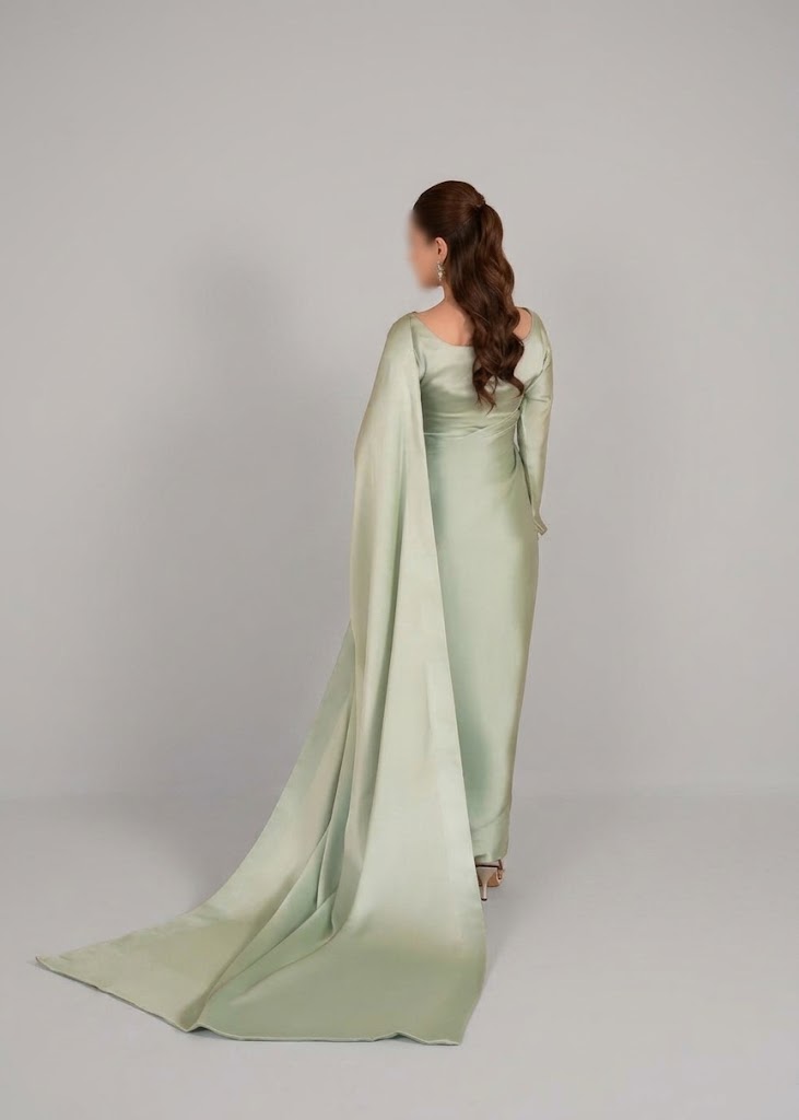 Bold Neckline Shape Blouse with Chiffon Saree Without Lace - Pachrangi