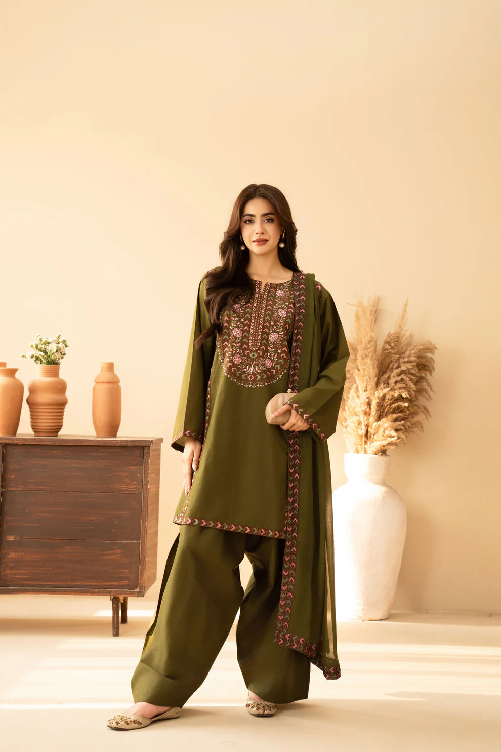 Areeba Embroidered 3PC Suit
- Urban Haya