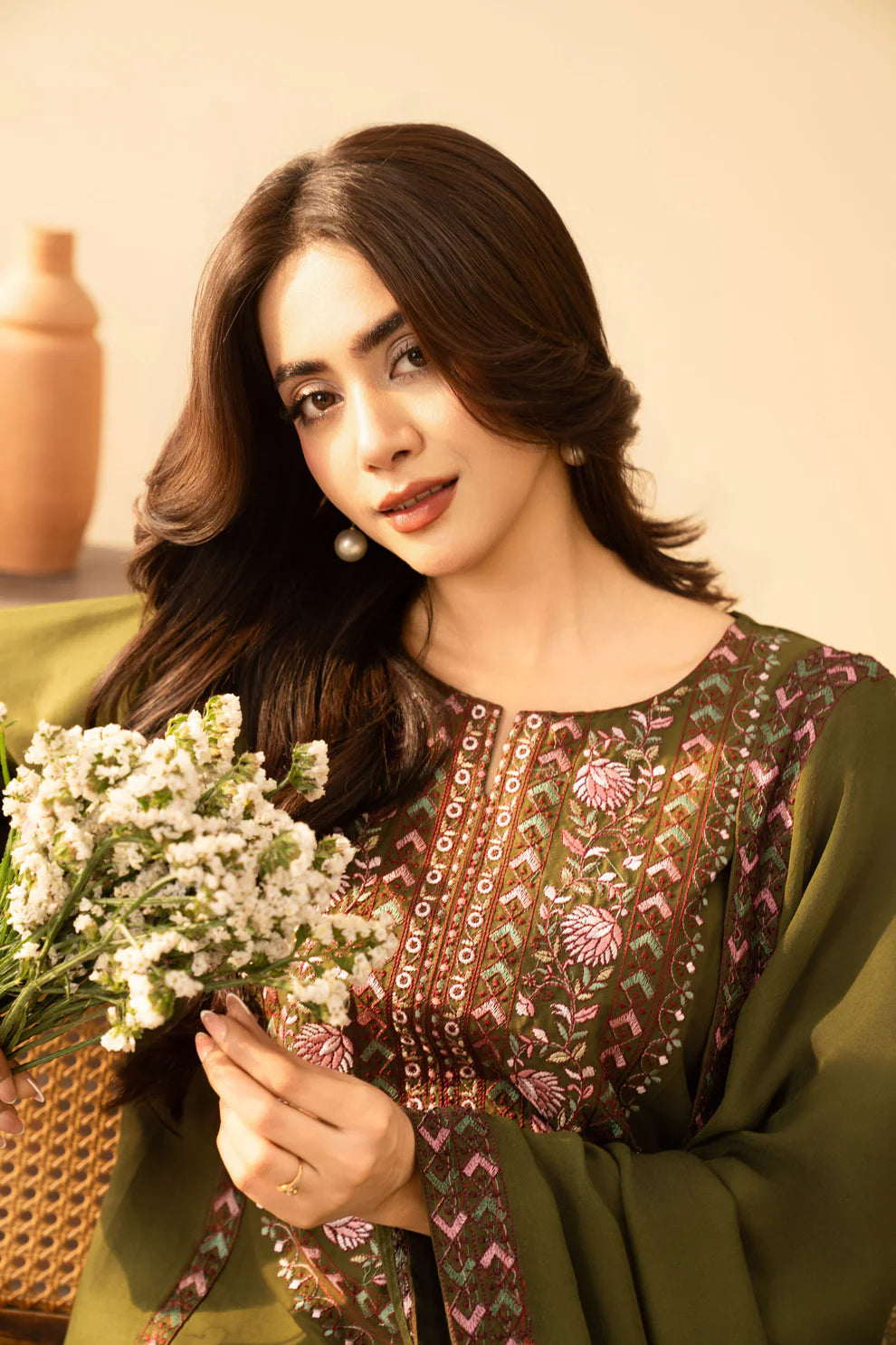 Areeba Embroidered 3PC Suit
- Urban Haya