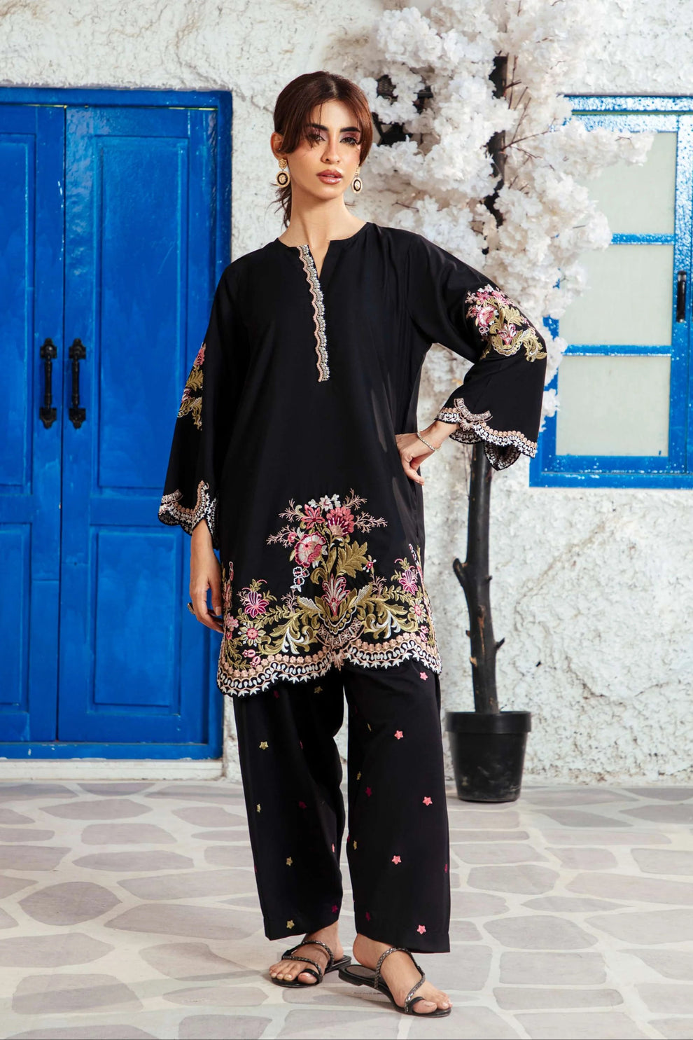 Nooran Embroidered 2PC Suit
- Urban Haya