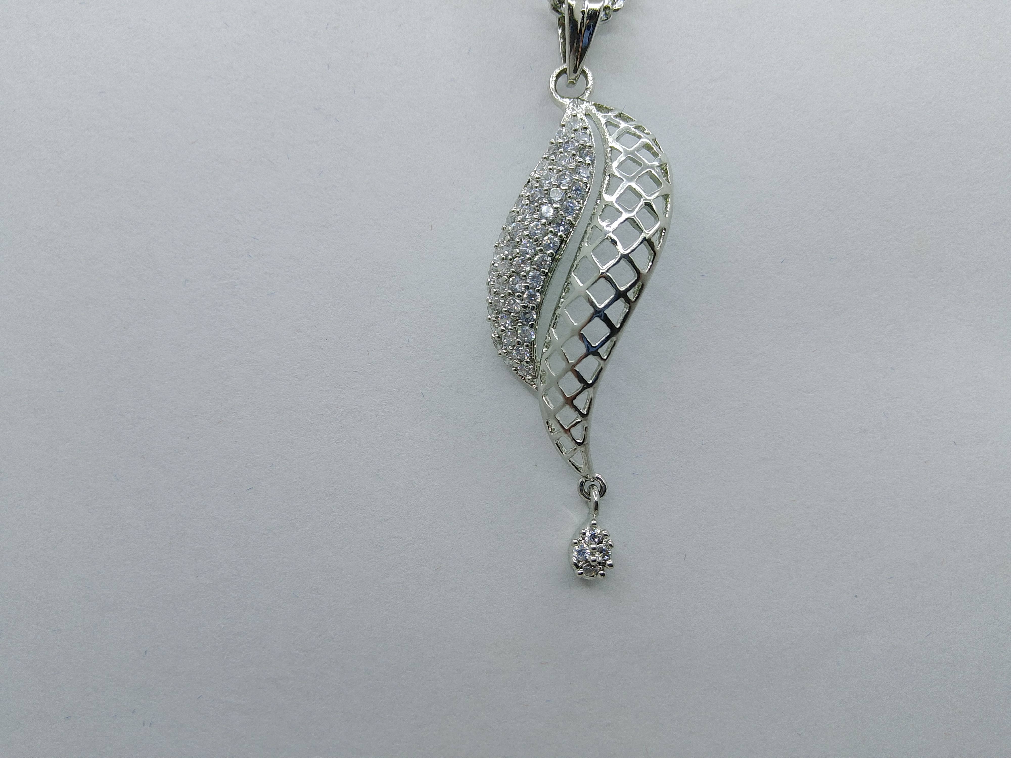 Elegant Silver Leaf Necklace - Hina Jewellery