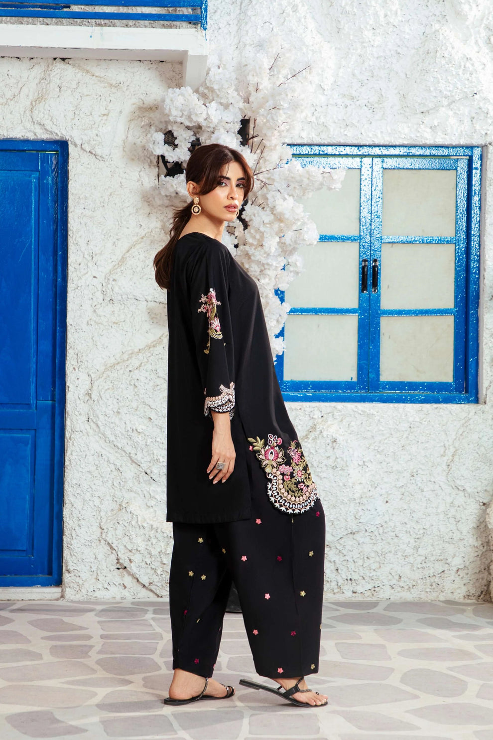 Nooran Embroidered 2PC Suit
- Urban Haya