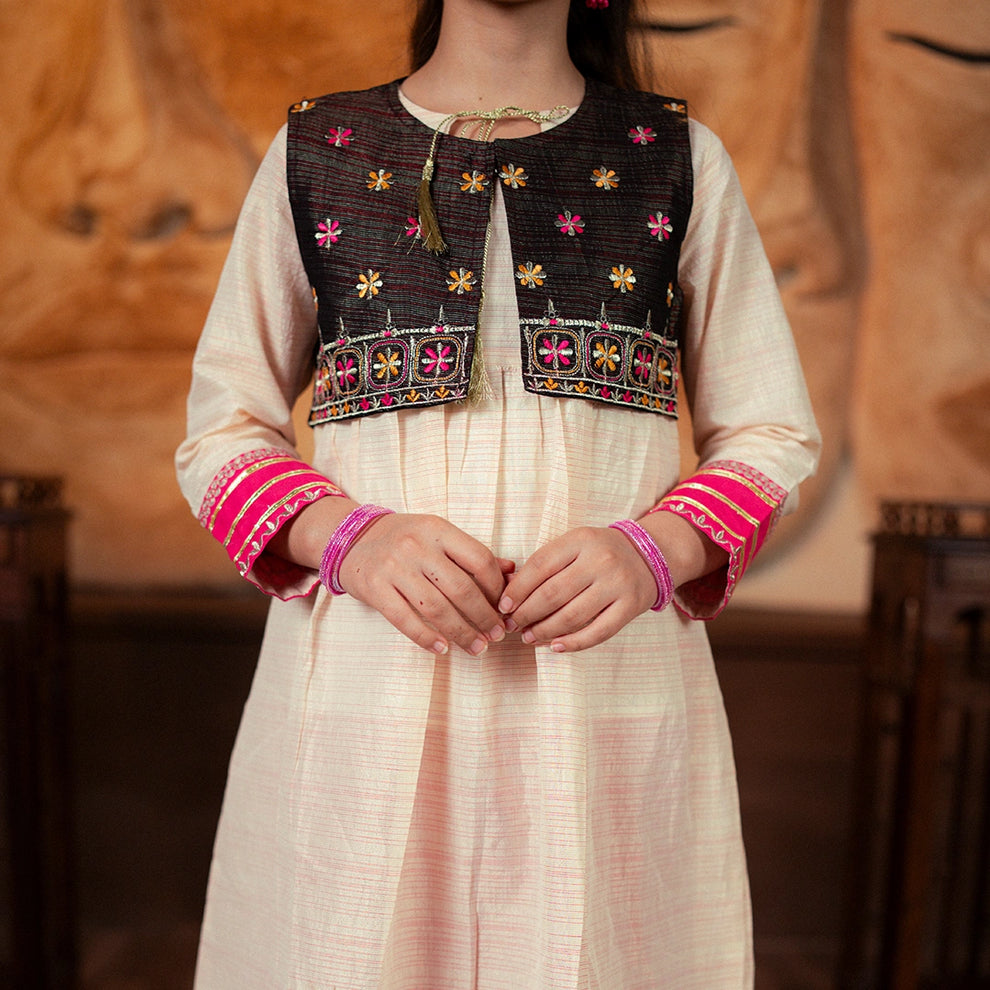 Embroidered Jacquard Suit – Riwayat