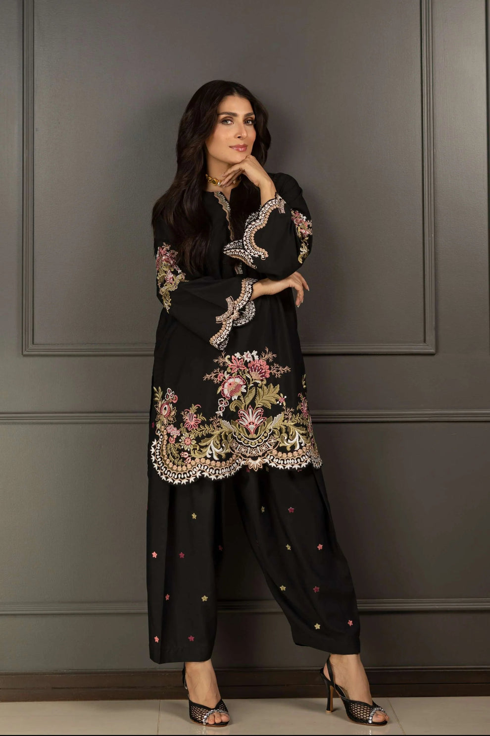 Nooran Embroidered 2PC Suit
- Urban Haya