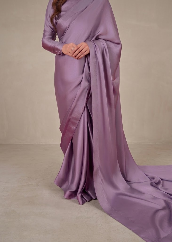 Bold Neckline Shape Blouse with Chiffon Saree Without Lace - Pachrangi