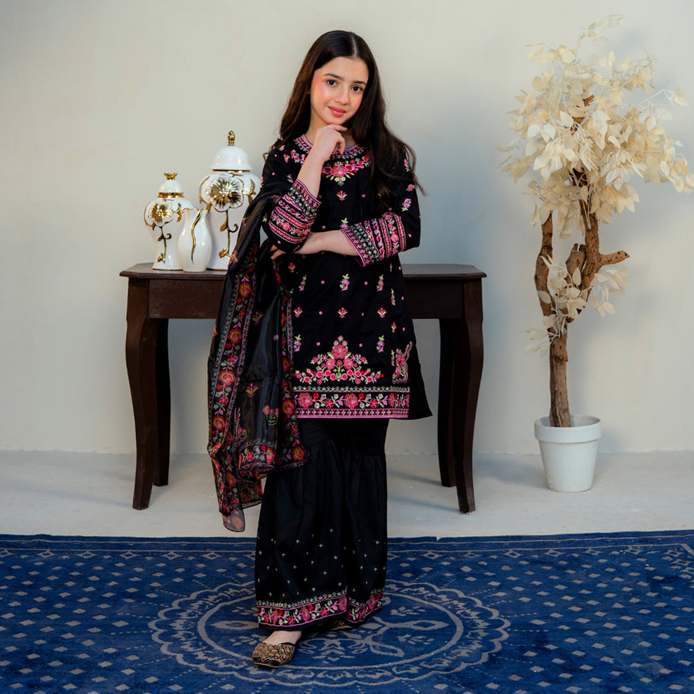 Embroidered Cotton Lawn Suit –Siyah