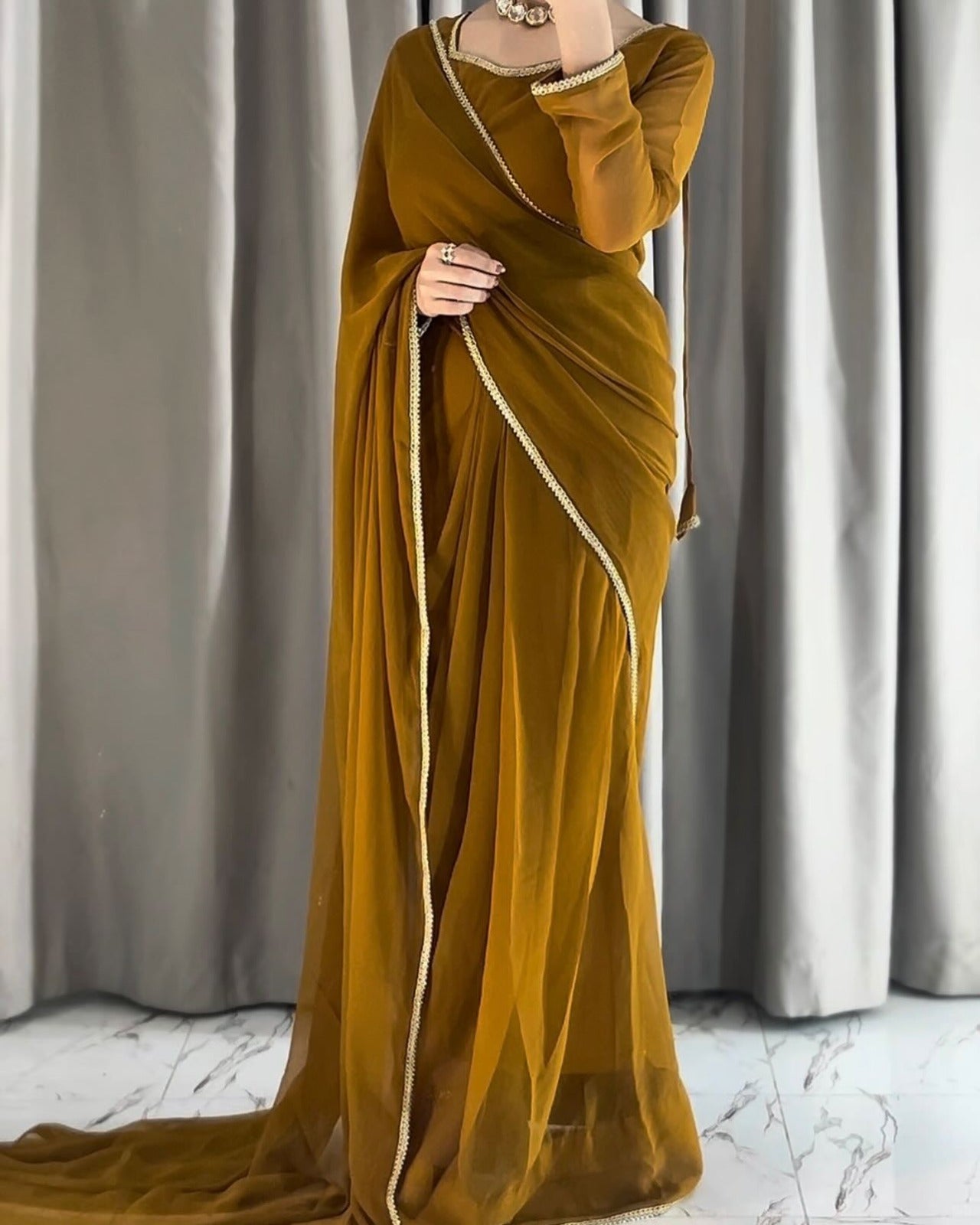 Sweetheart Neckline Shape Blouse with Chiffon Saree - Pachrangi