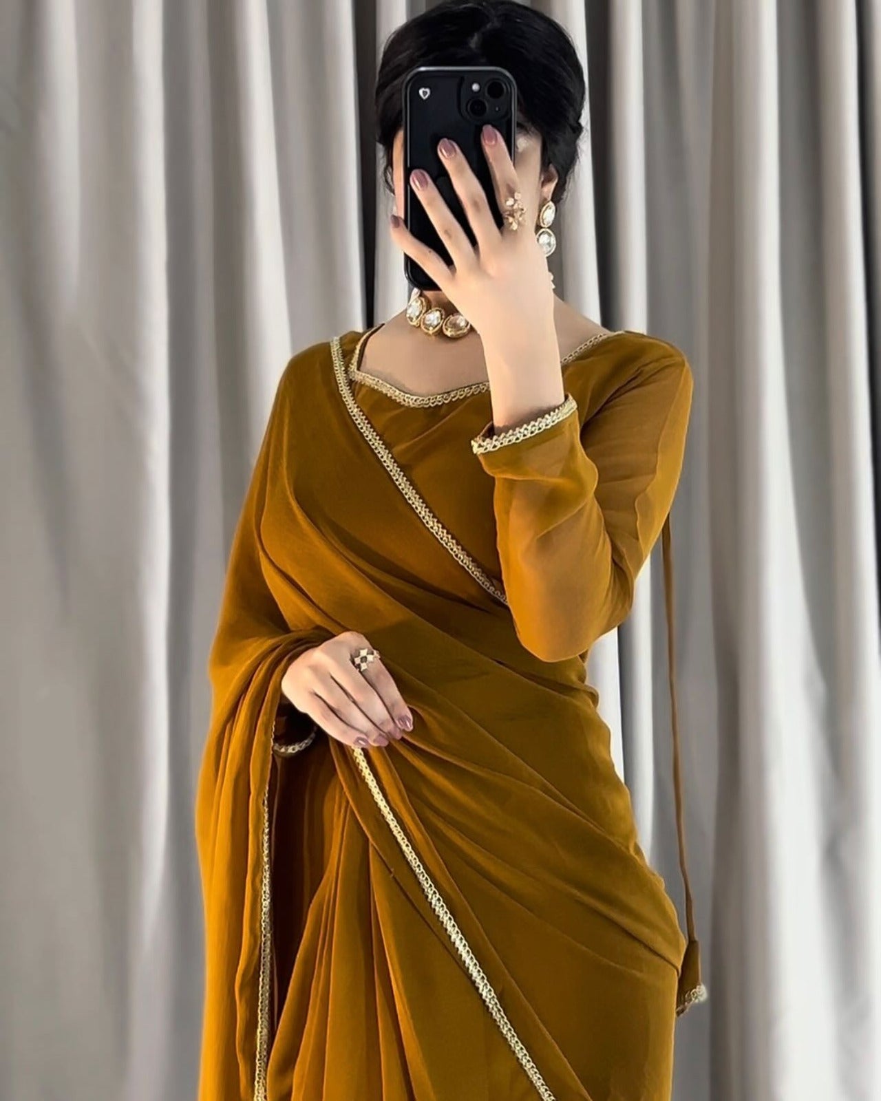 Sweetheart Neckline Shape Blouse with Chiffon Saree - Pachrangi
