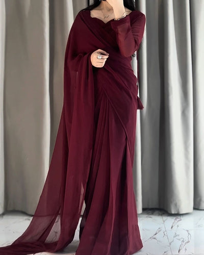 Sweetheart Neckline Shape Blouse with Chiffon Saree - Pachrangi