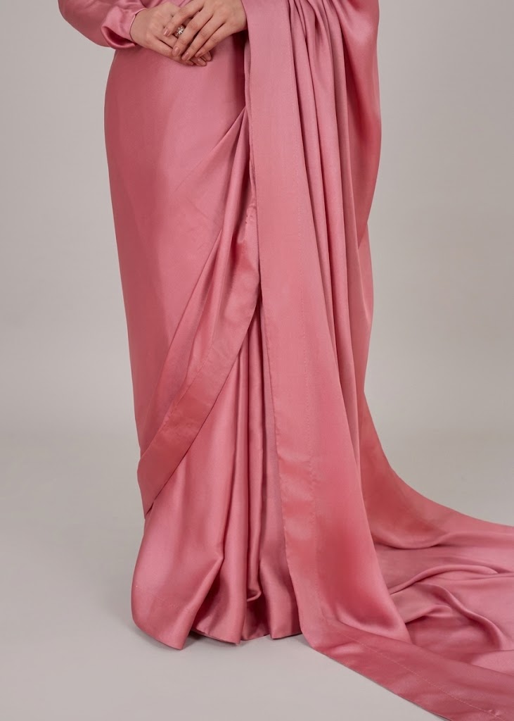 Bold Neckline Shape Blouse with Chiffon Saree Without Lace - Pachrangi