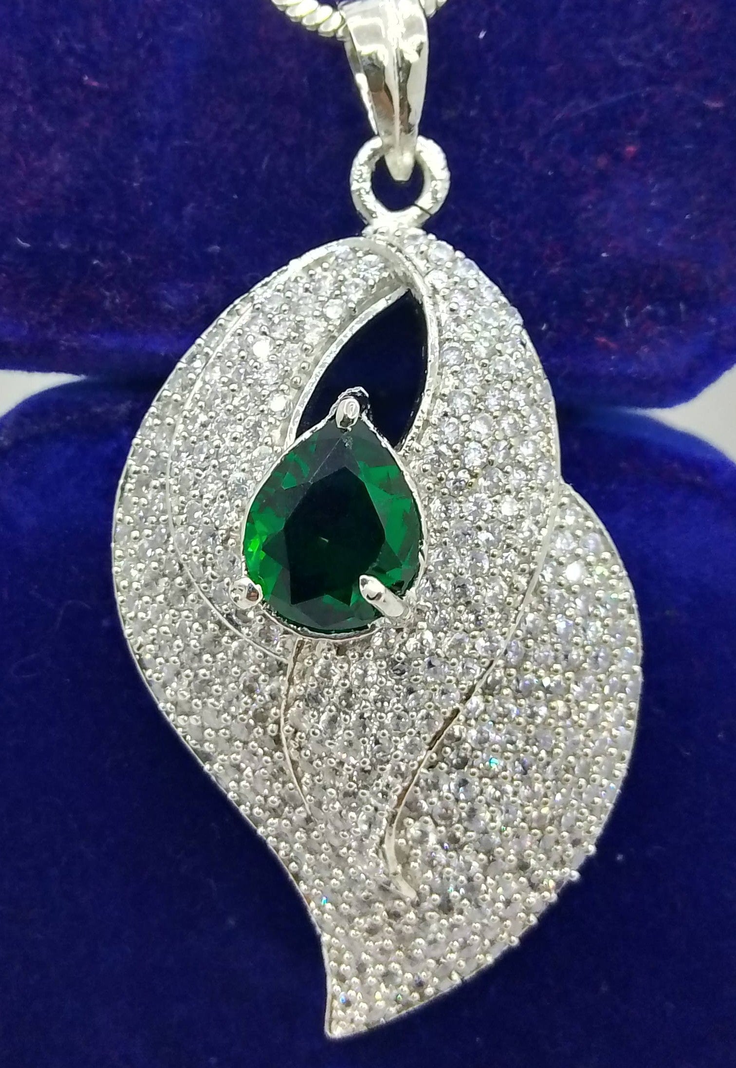 Elegant Green Stone Leaf Pendant Premium Artificial Necklace - Hina Jewellery