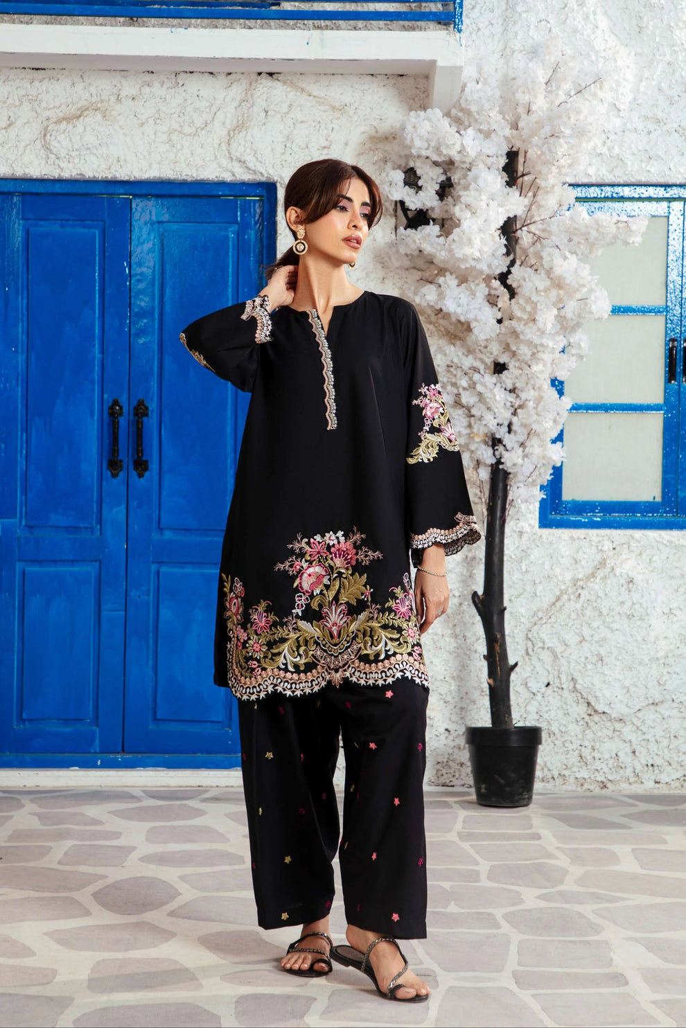 Nooran Embroidered 2PC Suit
- Urban Haya