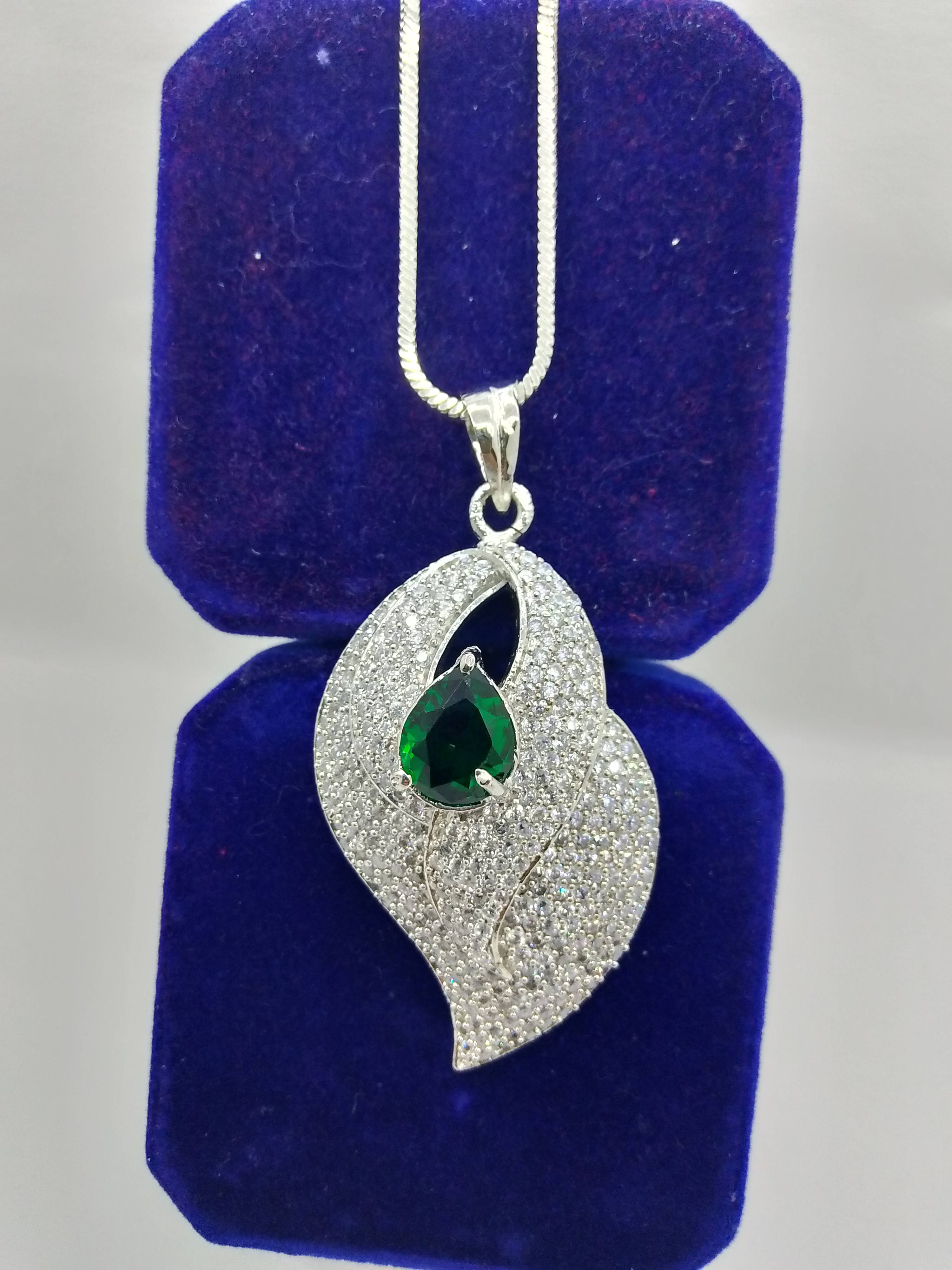 Elegant Green Stone Leaf Pendant Premium Artificial Necklace - Hina Jewellery