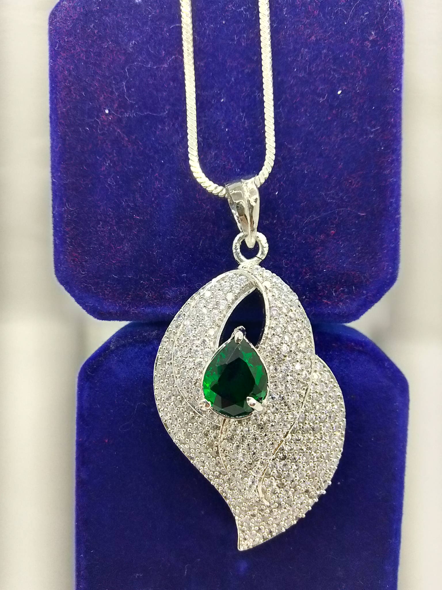 Elegant Green Stone Leaf Pendant Premium Artificial Necklace - Hina Jewellery