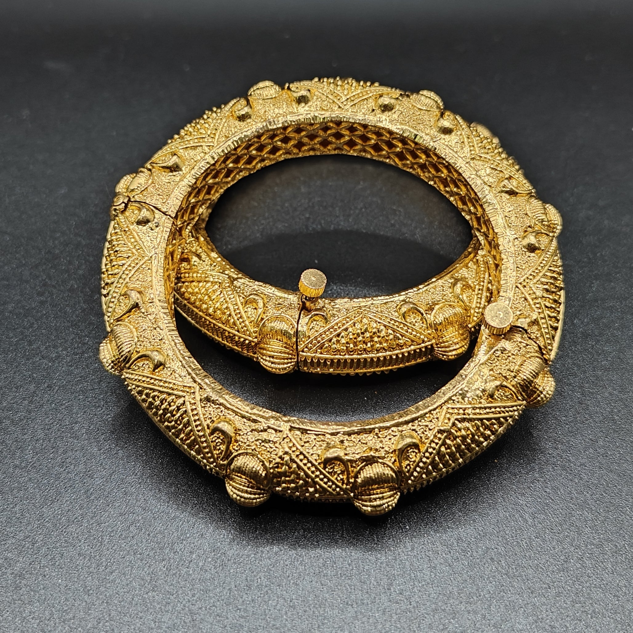 Gold Plated Statement Rajwadi Kangan - Aloro Jewels